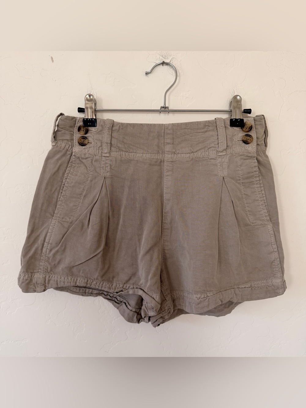 American Eagle Casual High-Waist Shorts Size 4